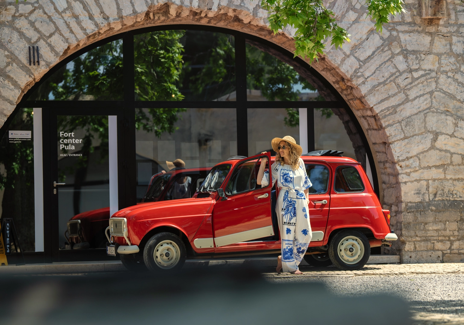 Slide showing Renoletta_1737 copy_result